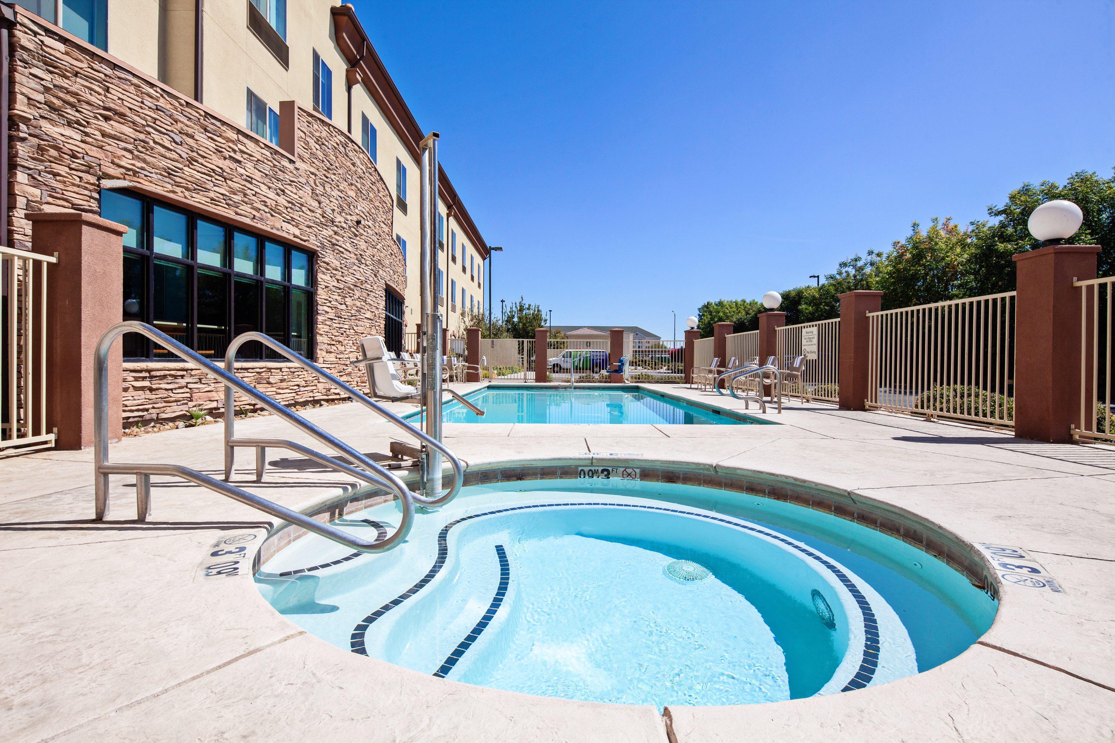 Holiday Inn Express & Suites Clovis Fresno Area By Ihg Екстериор снимка