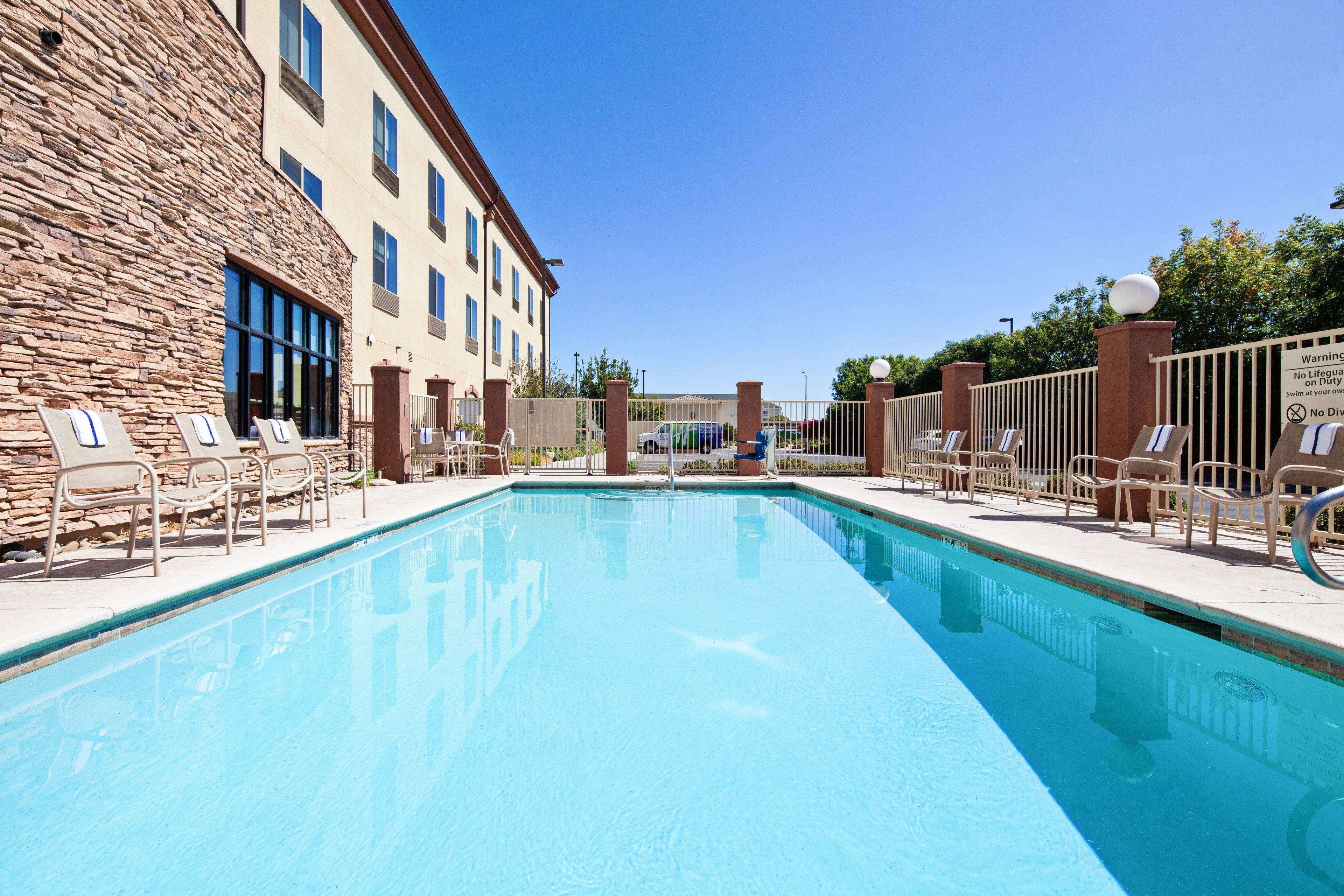 Holiday Inn Express & Suites Clovis Fresno Area By Ihg Екстериор снимка